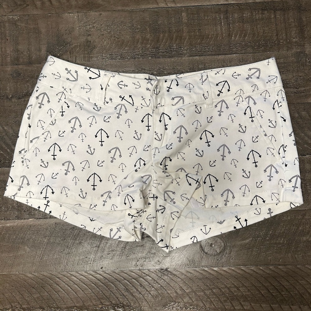 Empyre White Anchor Patterned Shorts size 3